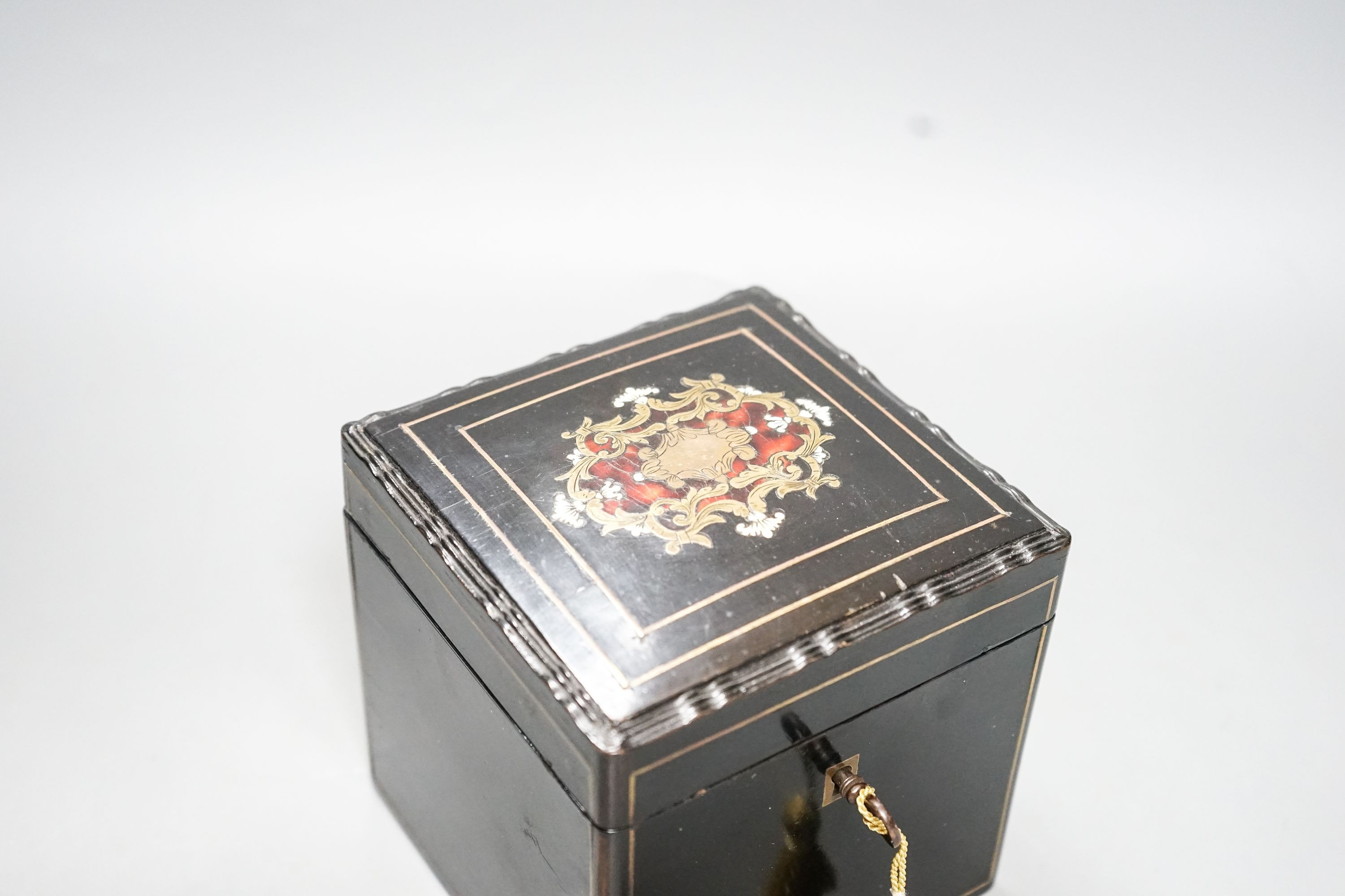 A late 19th century French tea caddy with boulle work to lid 13cm